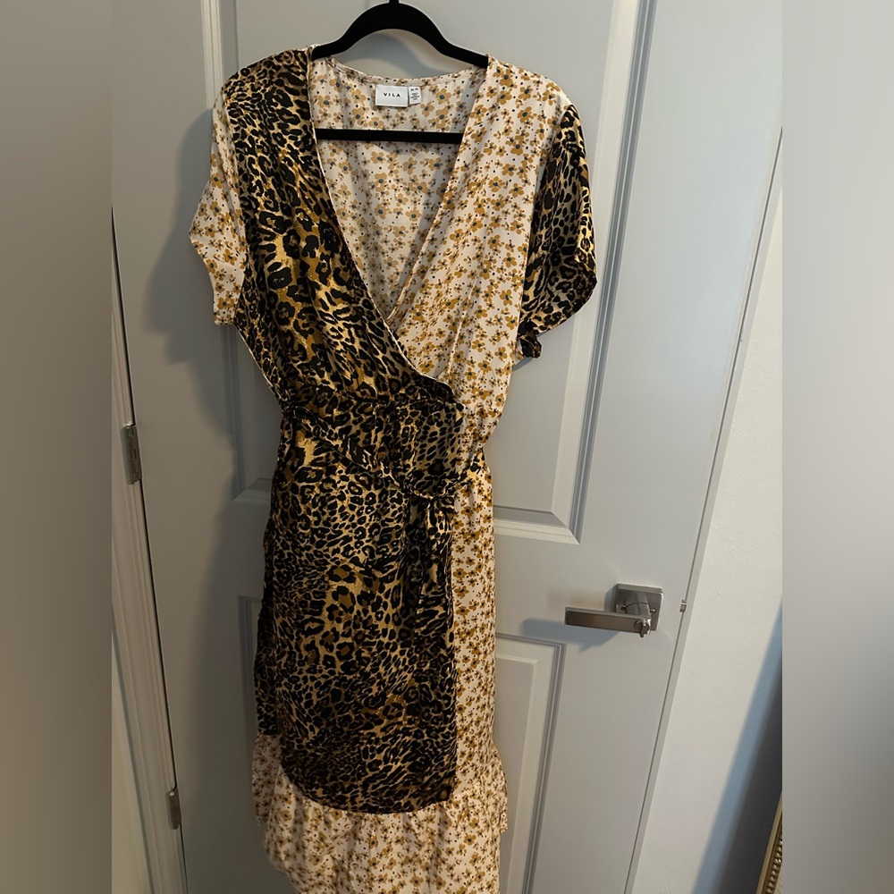 Satin dress. PLUS SIZE US 16. Leopard/floral. Tie waist.